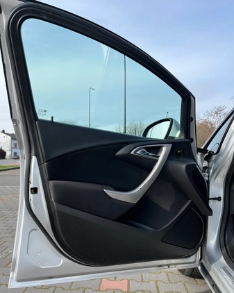 Opel Astra cena 21990 przebieg: 235000, rok produkcji 2011 z Gliwice małe 596